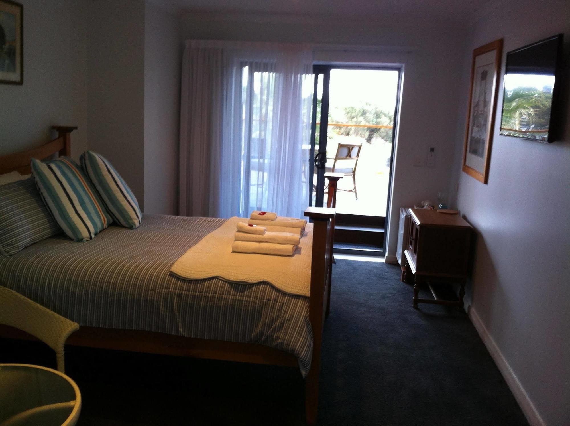 Corinella On The Esplanade Bed & Breakfast ภายนอก รูปภาพ