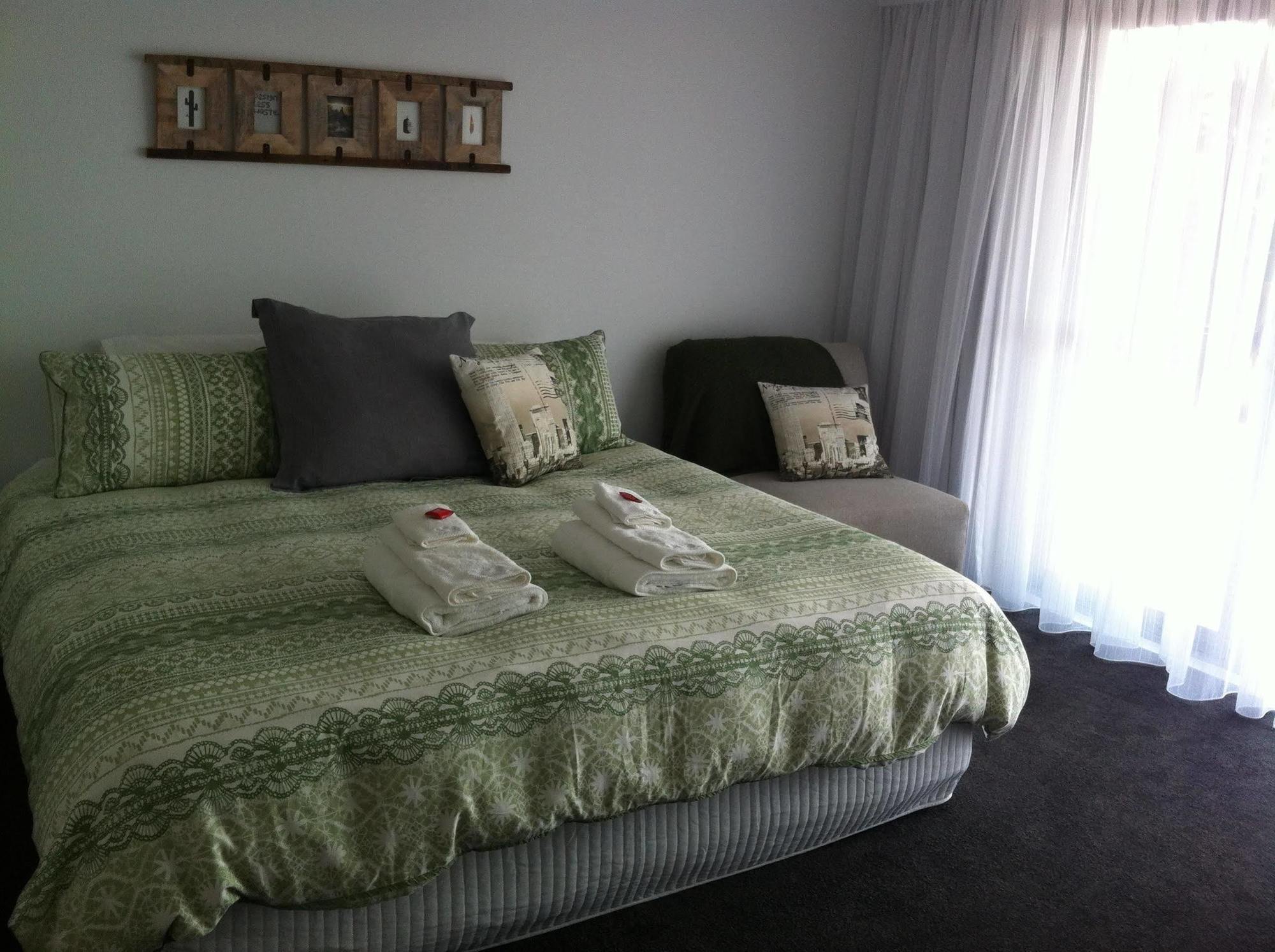 Corinella On The Esplanade Bed & Breakfast ภายนอก รูปภาพ